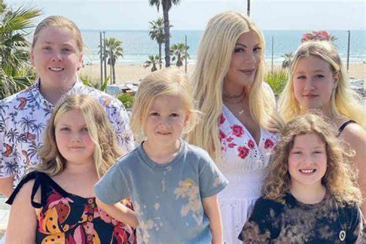 Tori Spelling with her family