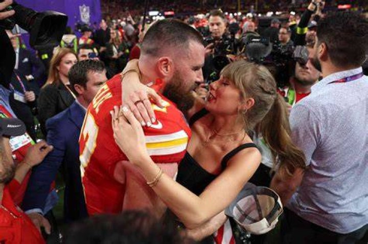 Travis Kelce met 50 women at once to find love when all he had to do was wear a bracelet