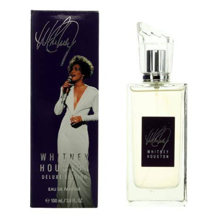 Whitney Houston photo 3