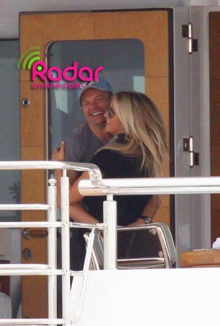 75044ep_seacrest_b-gr_09